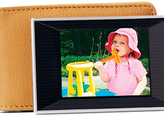 Colby Electronics DP-240 wallet-sized digital photo album