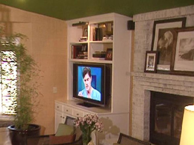 Nate Berkus shows a California family how not to make their television the focus of their family room.