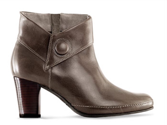Clarks low boot