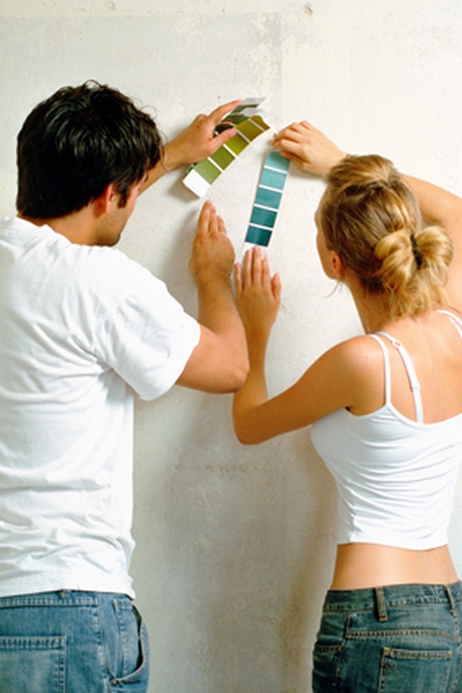 Couple decorating together
