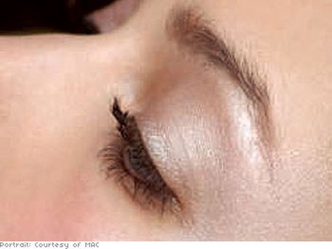 Silver-fawn eyeshadow