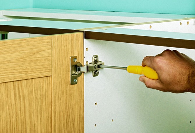 Fixing the hardware on kitchen cabinet