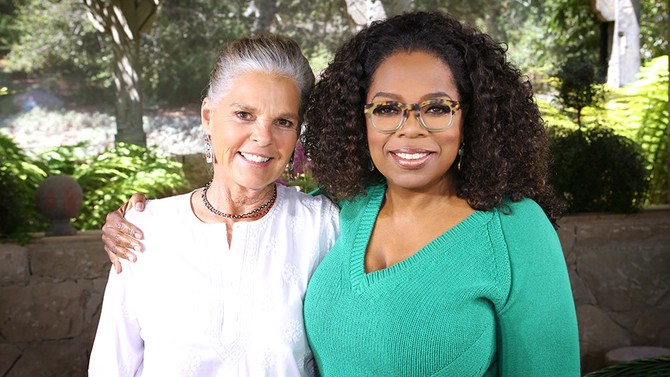Ali MacGraw and Oprah Winfrey