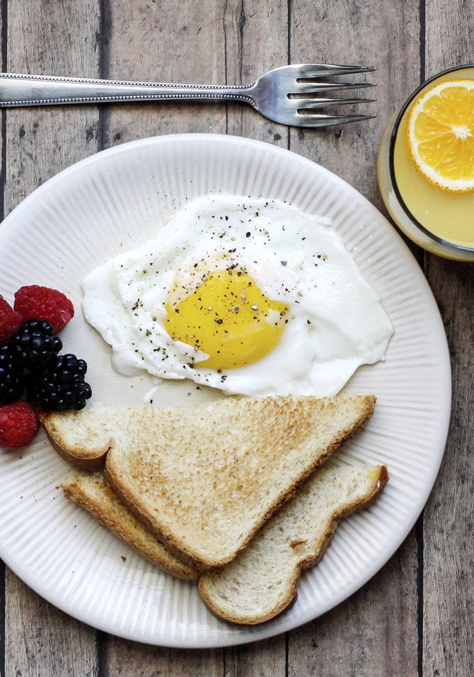 Egg and toast breakfast