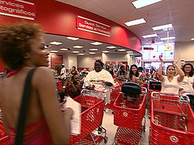 Rachael with Target shoppers during 'Oprah's Big Give.'