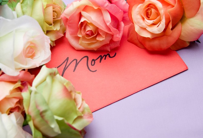 Roses and a card for mom