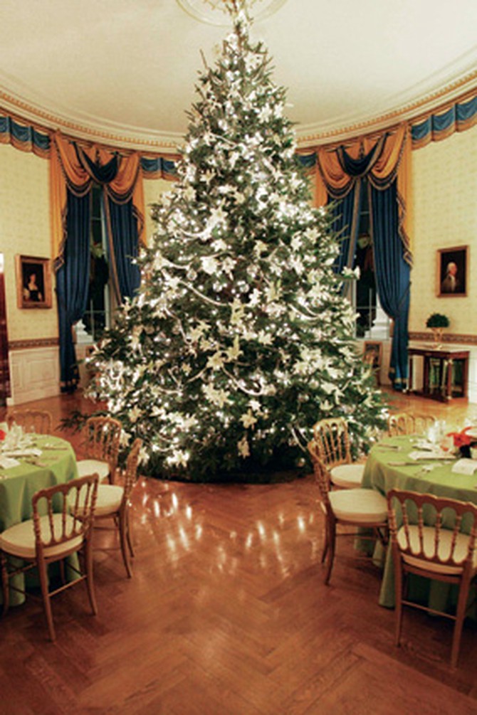 The Blue Room set for a Christmas party for Mrs. Bush's 2005 All Things Bright and Beautiful theme.