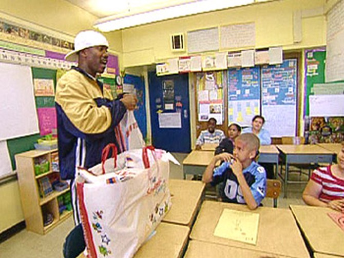 Stephon Marbury surprises some fourth-grade fans.
