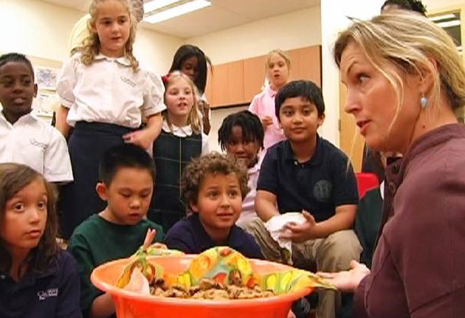 Ali Wentworth tests first and second graders.