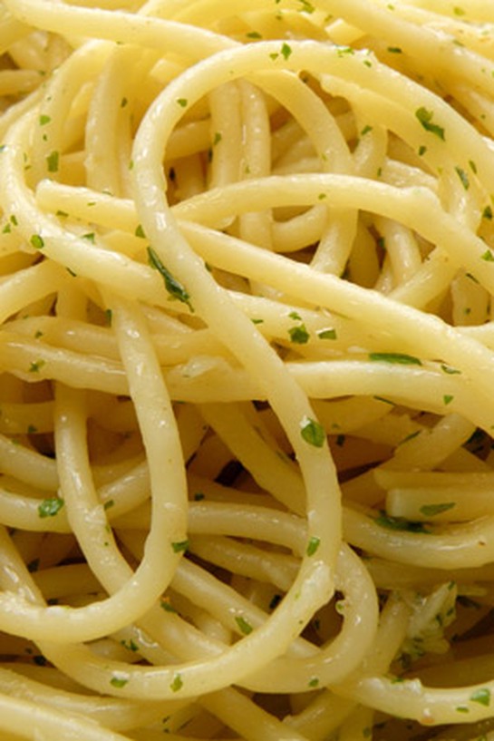 Pasta with garlic olive oil sauce