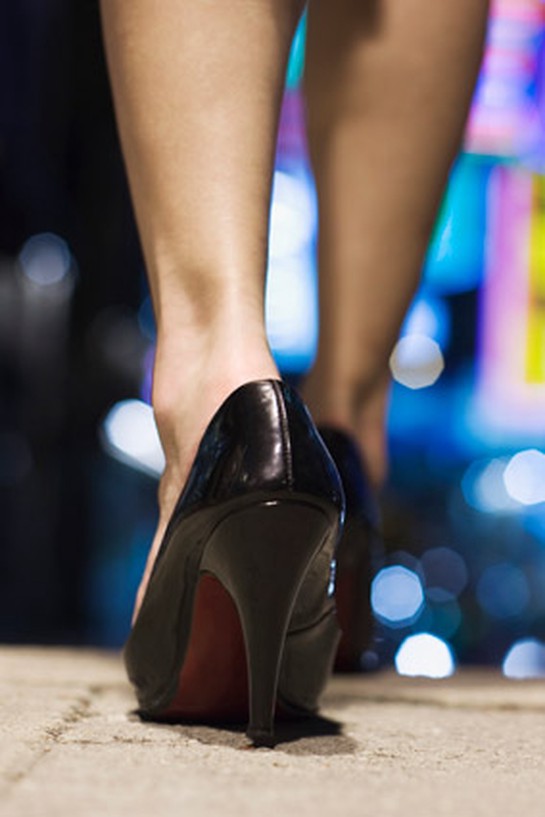 how to walk in heels