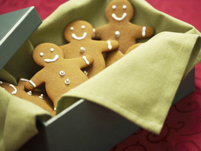 Gingerbread men cookies in a box