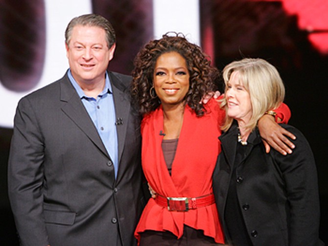 Oprah poses for a photo with former Vice President Al Gore and his wife, Tipper.