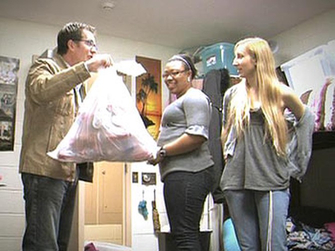 Peter Walsh cleans out Kali and Ashley's dorm room.