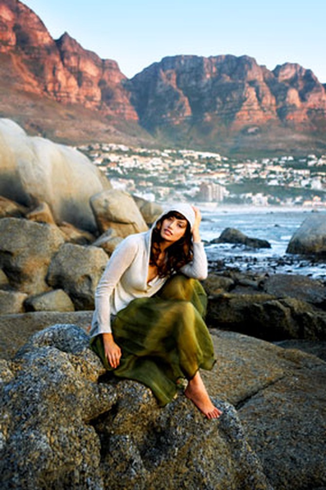 Model on cliffs in Cape Town