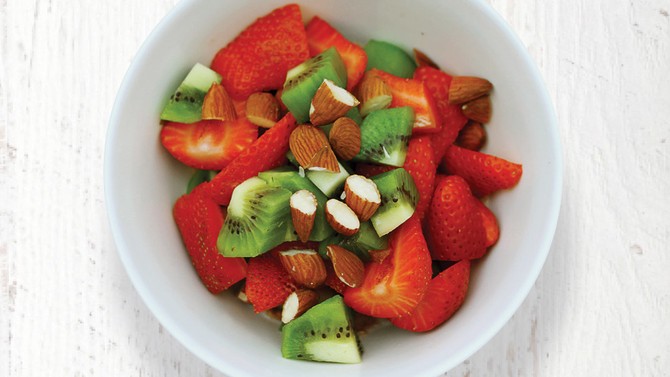 Kiwi, Strawberries, Oats and Almonds