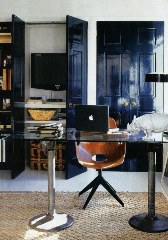 Nate Berkus turns one end of his living room into an office and entertainment space.