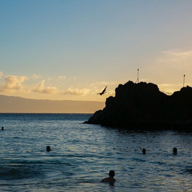 cliff jumping hawaii