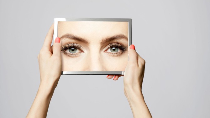 Eyebrows in mirror