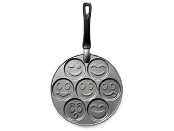 Cooks by JCPenney Smiley Face Pan