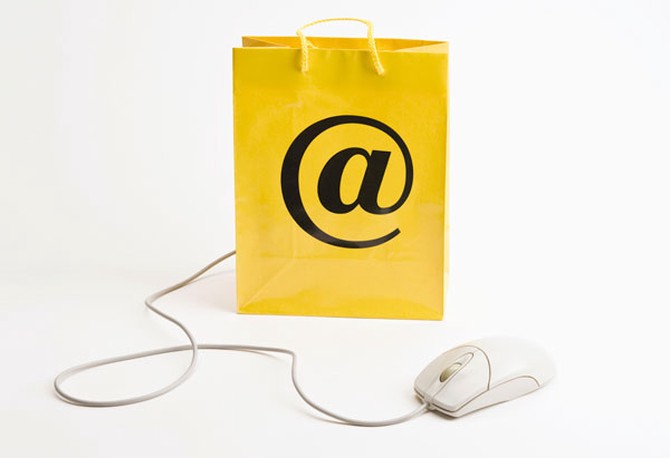 Shopping bag with mouse