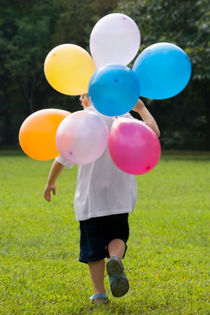boy run balloons