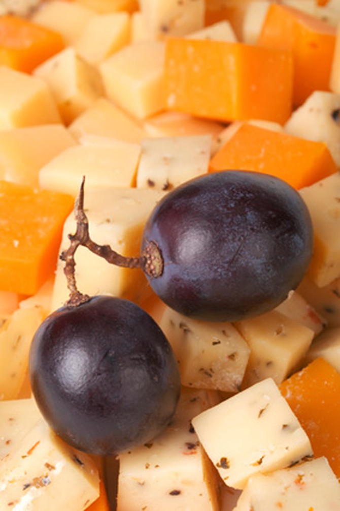 Cheese cubes with grapes
