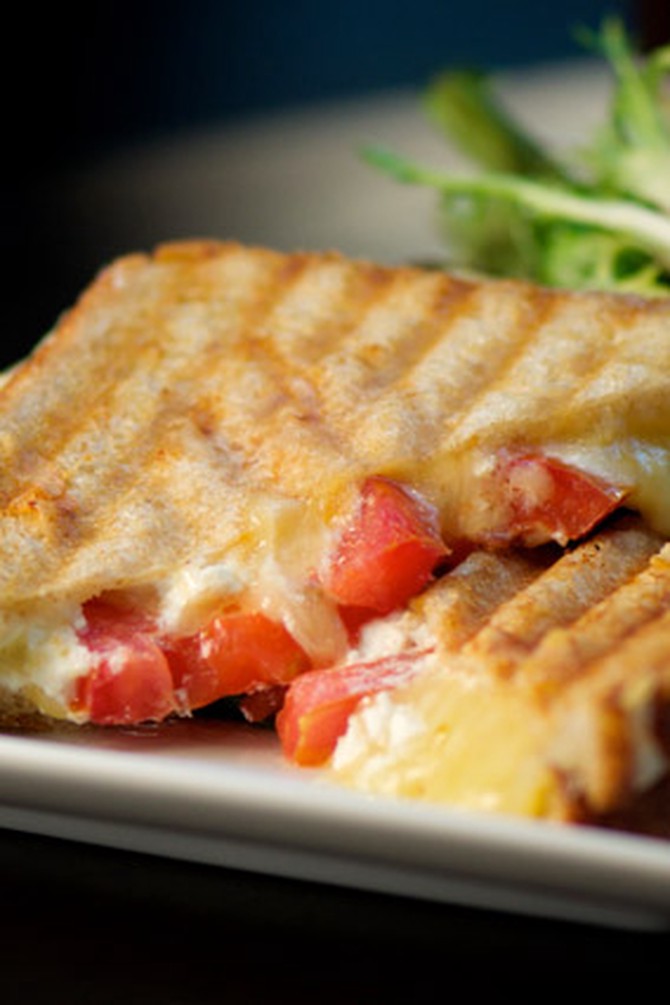 Grilled Cheese Sandwich with Goat Cheese and Tomato