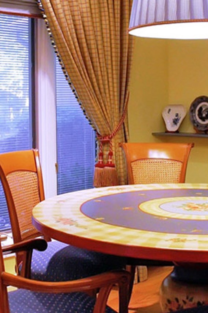 Blue and gold dining room