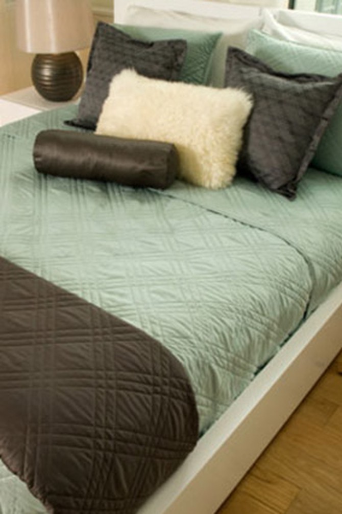 Turquoise bedding with brown accents
