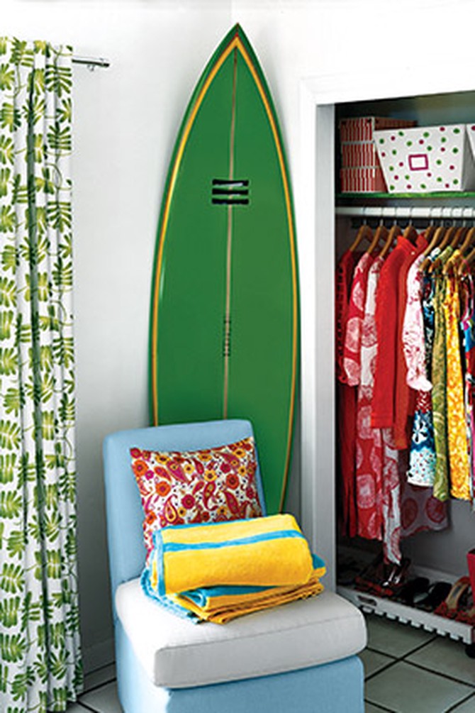 White room with green surfboard and other green accessories