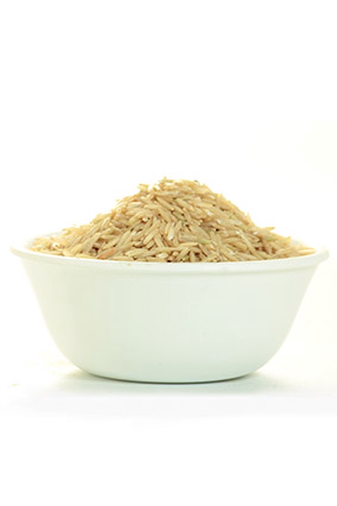 Uncooked brown rice in bowl