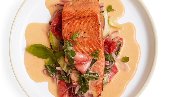 Salmon with spicy coconut sauce