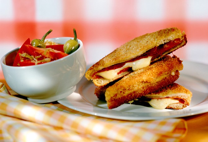 Cheese sandwich with vegetables