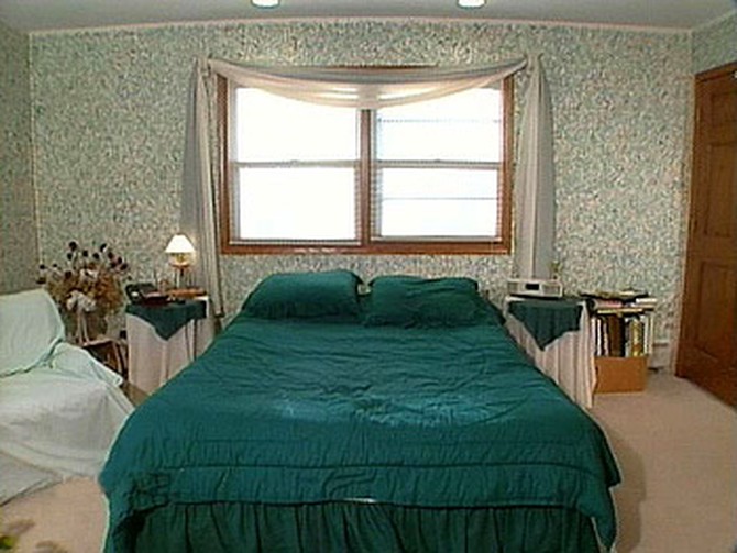 The green bedroom before Nate Berkus's makeover.