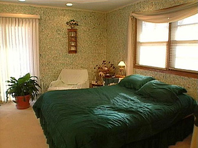 The green bedroom before Nate Berkus's makeover.