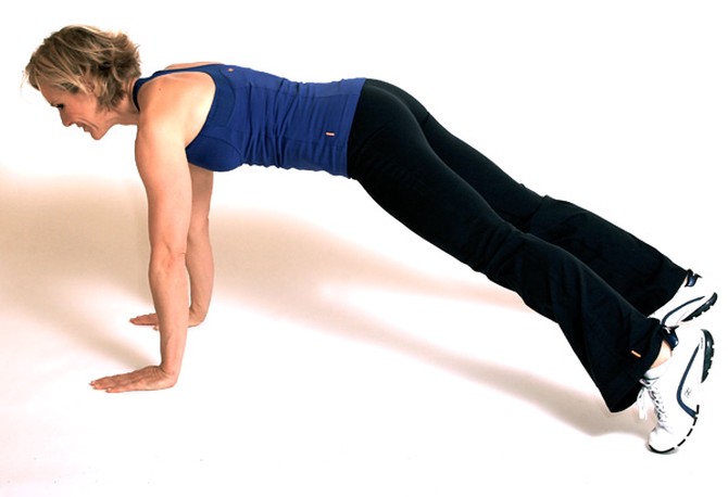Andrea Metcalf demonstrates the plank three-count combo.