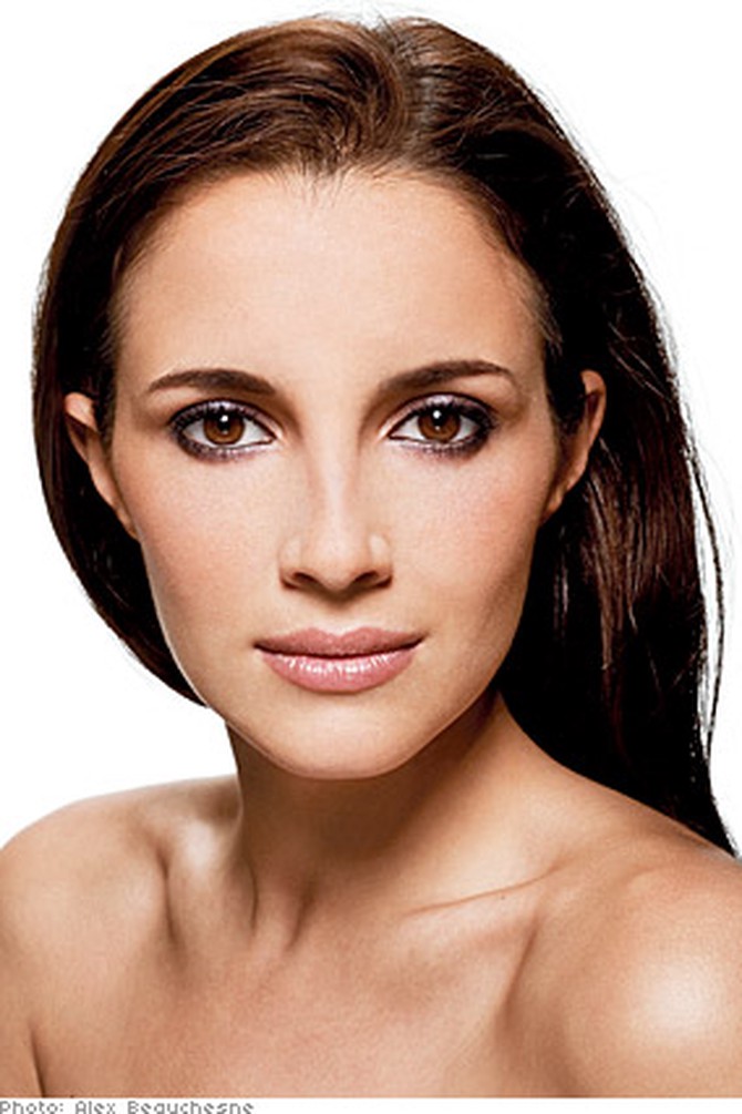Gordon Espinet suggests a smoky eye for women with olive complexions.