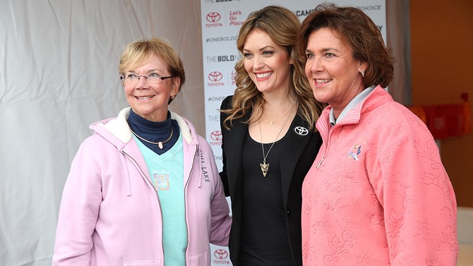 Amy Purdy with 'Oprah's The Life You Want Weekend' attendees