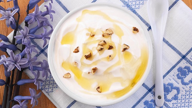 greek yogurt for healthy hair