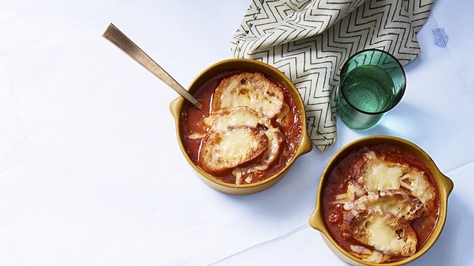 caramelized onion-tomato soup