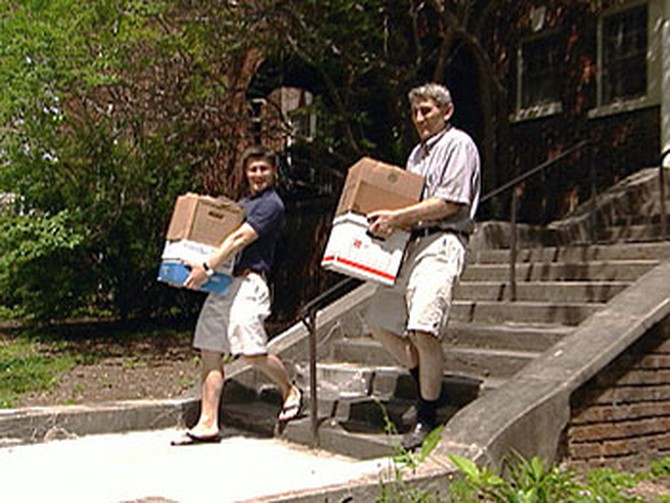 'Oprah's Big Give' contestant Cameron helps Horace move.