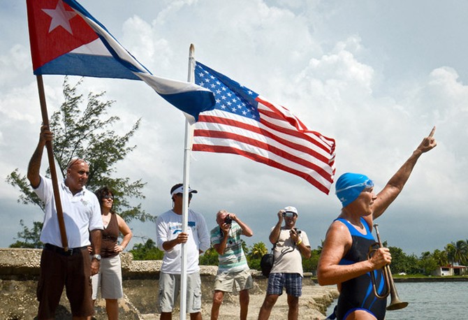 Diana Nyad gestures before her departure from Havana, Cuba