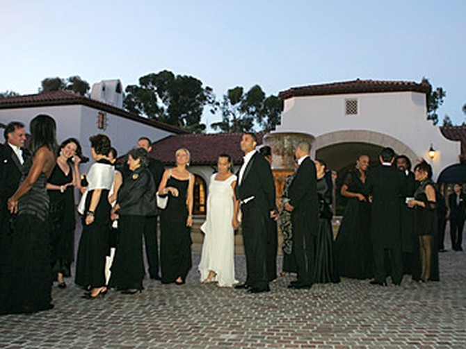 Guests line up. Copyright 2005, Harpo Productions, Inc./George Burns & Bob Davis.
