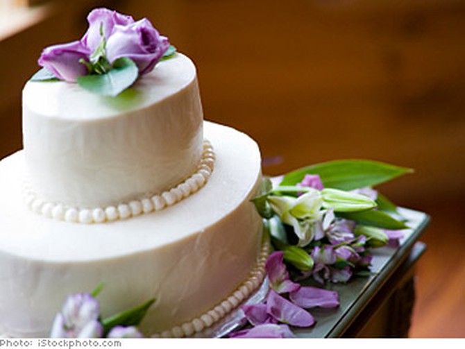 Cut a small wedding cake in photos.
