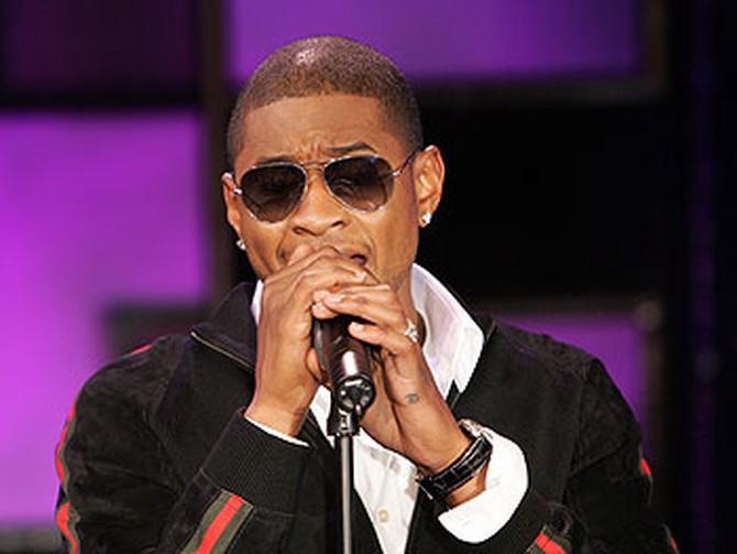 Usher Singing Hit Song 'Yeah'