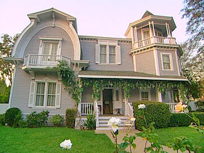 Oprah's tours her character's home on 'Desperate Housewives'