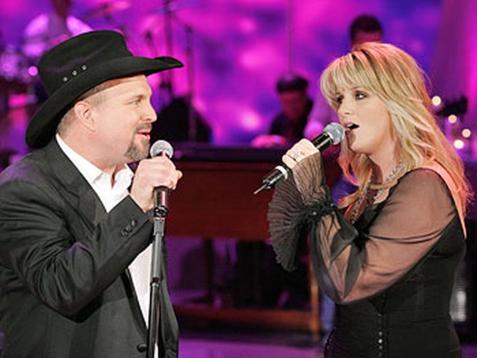 Garth and Trisha perform 'Love Will Always Win'