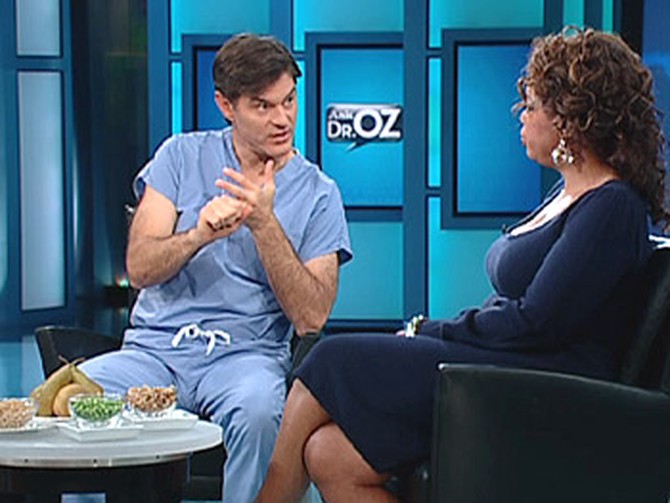 Dr. Oz shows Oprah how to get enough fiber.