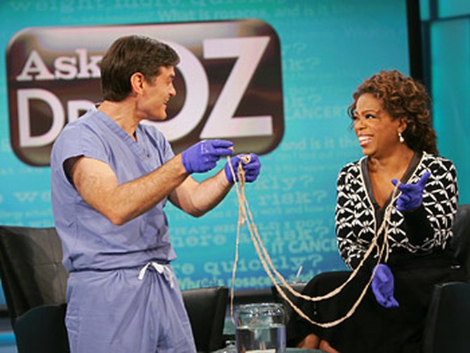 Dr. Oz and Oprah hold a tapeworm.